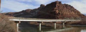 Die existierende Highwaybrücke über den Colorado bei Moab