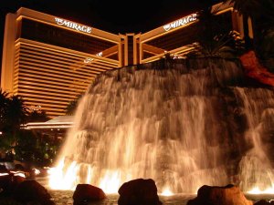 Das MGM Mirage mit dem &quot;alten&quot; Vulkan in 2003. Foto: Stefan Kremer