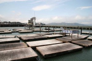 Leere Seelöwen-Pontons am Pier 39. Foto: Stefan Kremer