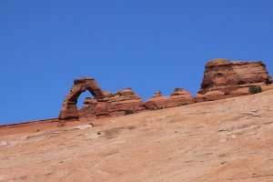 Delicate Arch vom Parkplatz aus gesehen. Foto: Stefan Kremer