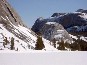 Skifahrer auf dem Tenaya Lake. Foto: NPS