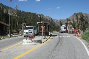 Entrance Station am Tioga Pass. Foto Stefan Kremer