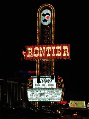 Schild des Frontier in 2004. Foto: Michael Schlebach