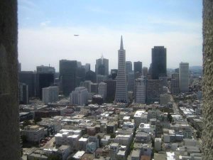 Zeppelin bei einem Testflug am 10.07.2007 über San Francisco, aufgenommen vom Coit Tower. Foto: Stefan Kremer