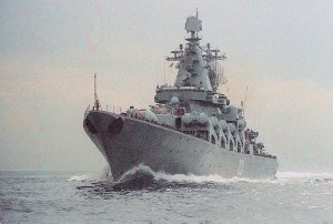 Ein Schwesterschiff der Varyag, die Chernova Ukraina im Jahr 1990. Foto: Wikipedia