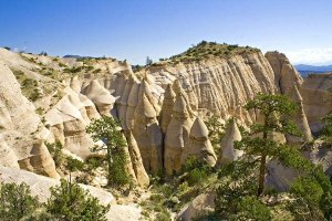Die Tent Rocks. Foto: Julius Rückert / wikipedia Die Tent Rocks. Foto: Julius Rückert / wikipedia