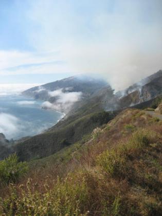 Das Chalk Fire am Big Sur von Süden aus gesehen. Foto: Pam Balazer / USFS